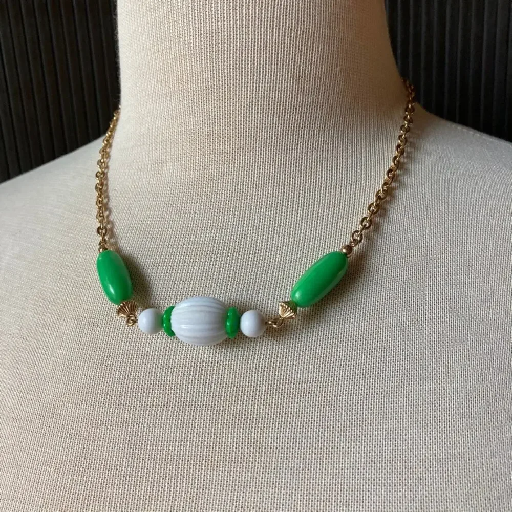 VTG Avon green and white gold tone necklace